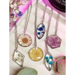 Collar con dijet floral