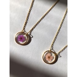 Cadena con dijet de resina